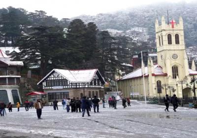 Snowing Himachal